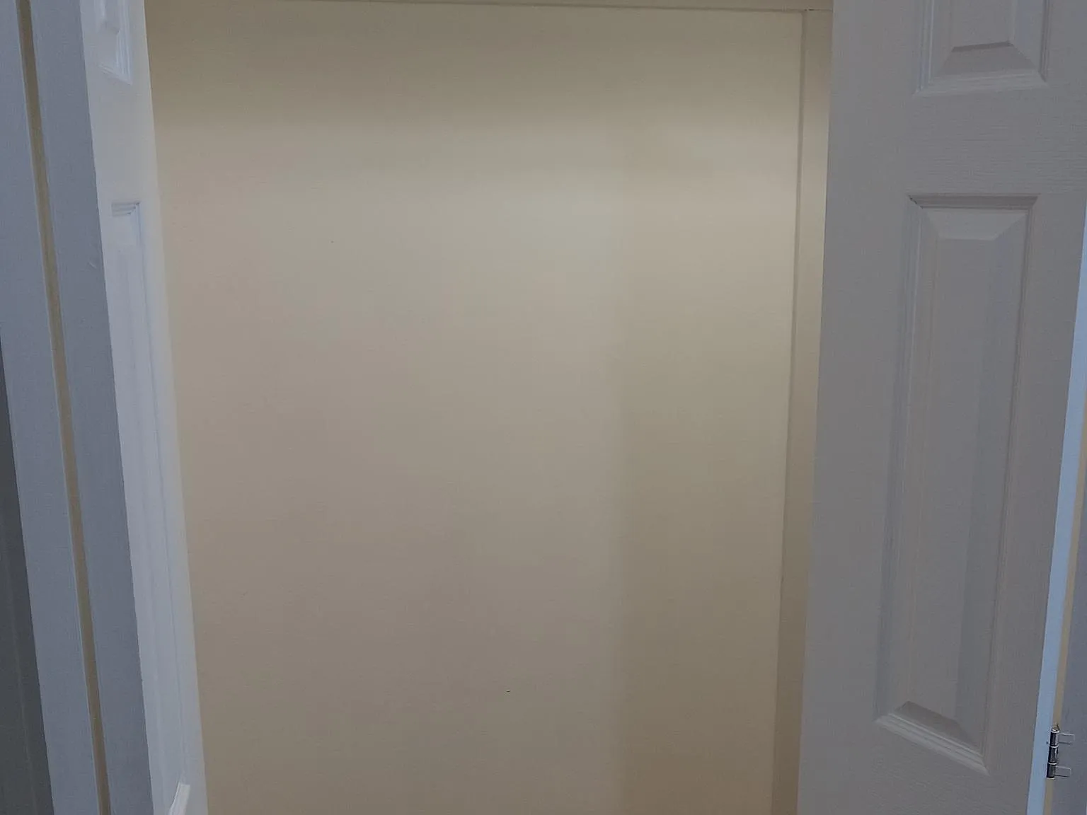 3 bed, 900 sqft, $2,850 — Photo 3