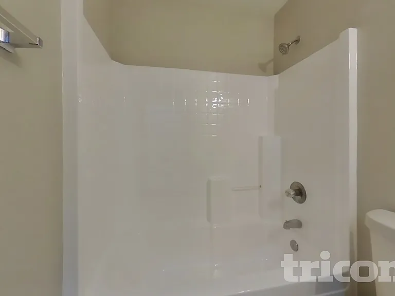 11514 W Wethersfield Rd — Photo 17
