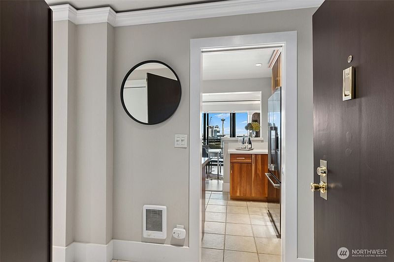 4th image of 320 Melrose Avenue E #704