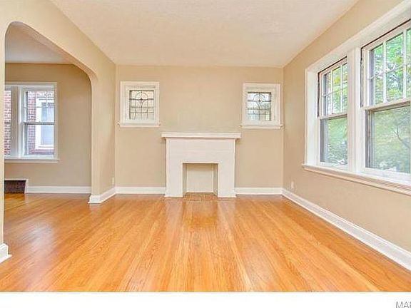 2nd image of 5742 Winona Ave