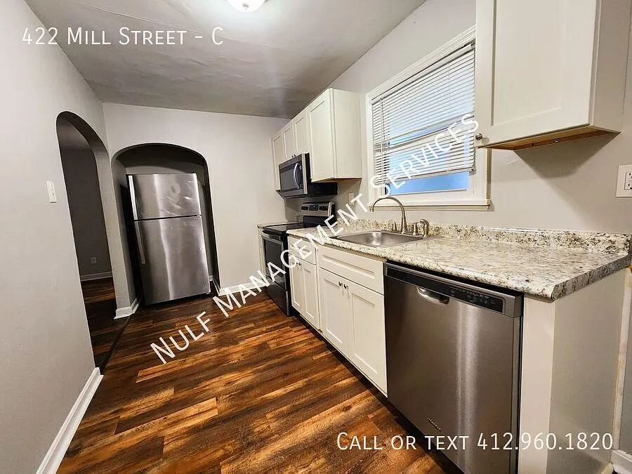 Building Photo - 422 Mill St #C