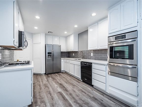 2nd image of 5200 White Oak Ave Unit 39