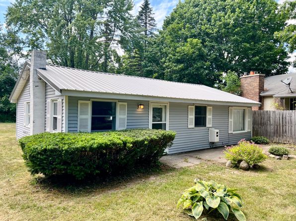 448 Lakeshore Dr