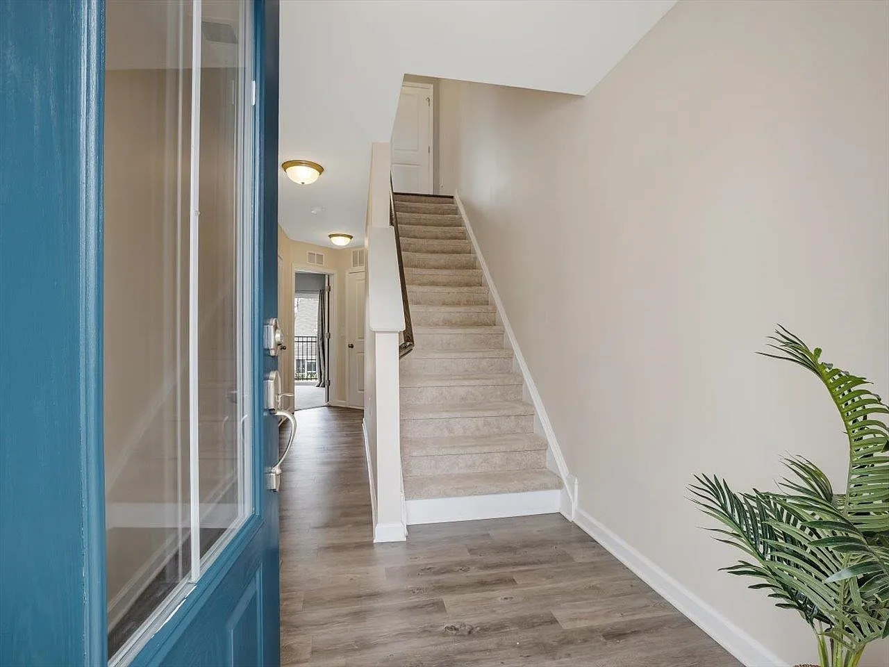 3 bed, 2.5 bath, 1820 sqft, $2,100 — Photo 3