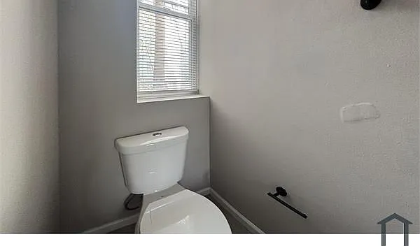 112 N Wilton St — Photo 4