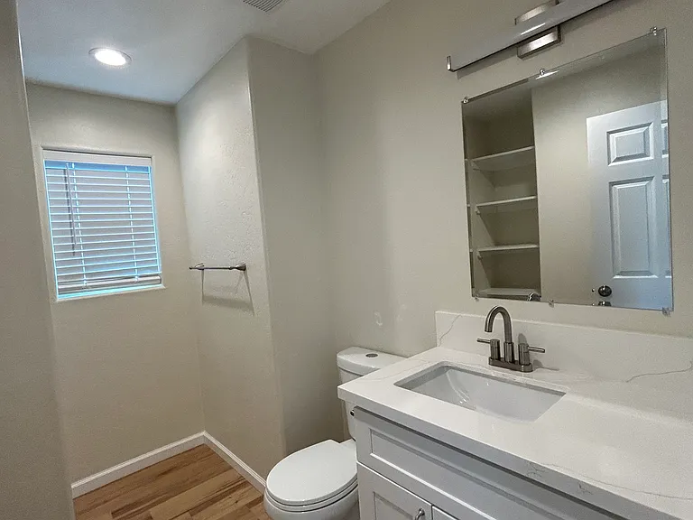 251 S F St #1/2 — Photo 13