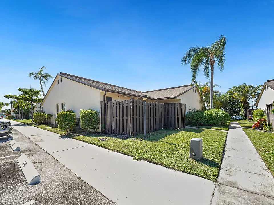 3703 Waterview Cir #37C