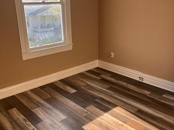 4th image of 122 N 32nd St #B