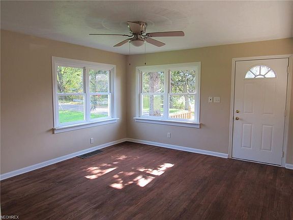 3rd image of 1223 Iona Ave