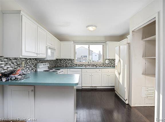 4th image of 37094 Brynford Dr