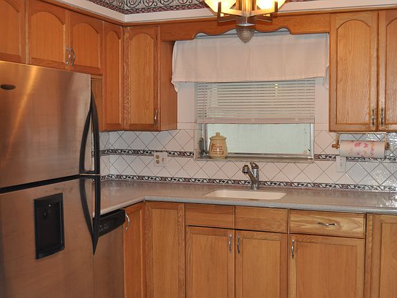 4th image of 2701 NE 1st St APT 108