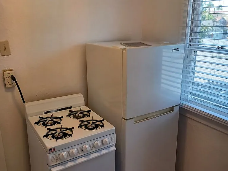 221 N Orange St — Photo 11