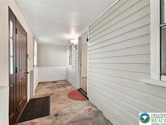 3rd image of 1217 N Ridge Rd