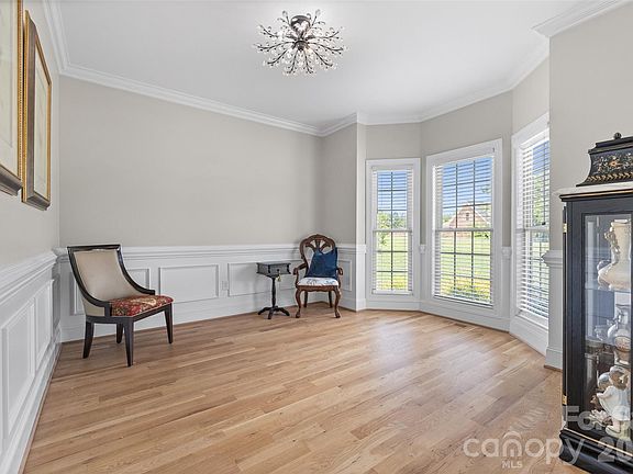 4th image of 2015 Pierson Dr