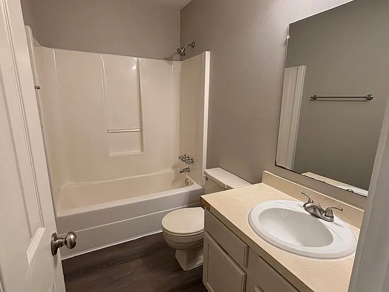 3320 N Detroit Ave — Photo 17