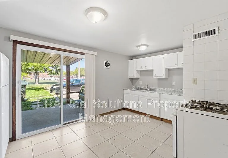 881 Kingsford Rd #A — Photo 11