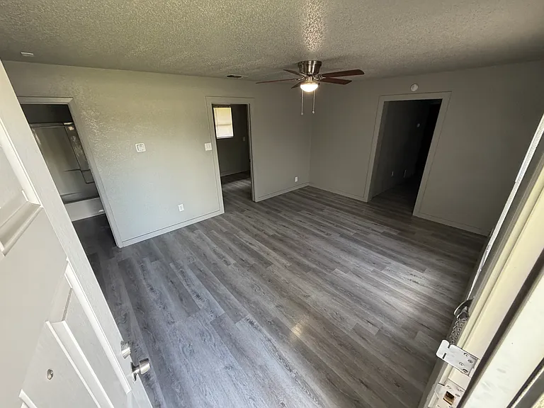 5001 Flamingo Rd — Photo 2