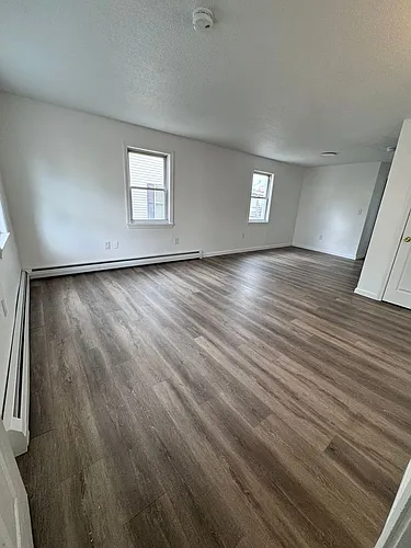 17 Bassett St Photo 1