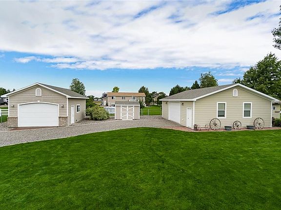 3rd image of 3434 Clearwater Dr