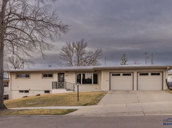 4017 Brookside Dr, Rapid City, SD 57702