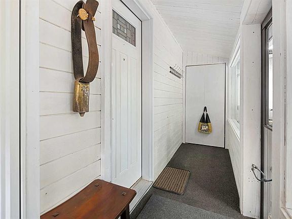 4th image of 2521 NE 16a St NW