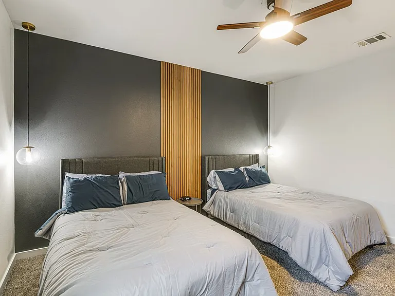 414 Avenue E — Photo 11