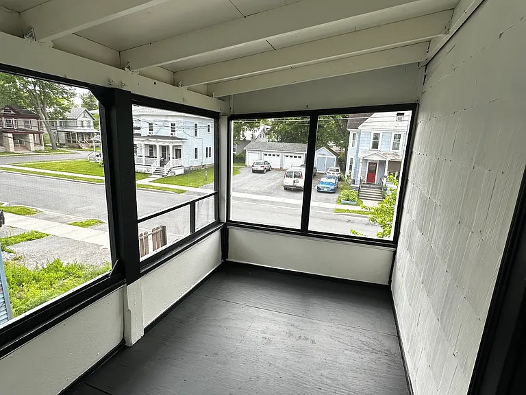 377 Flower Ave E #1 — Photo 9