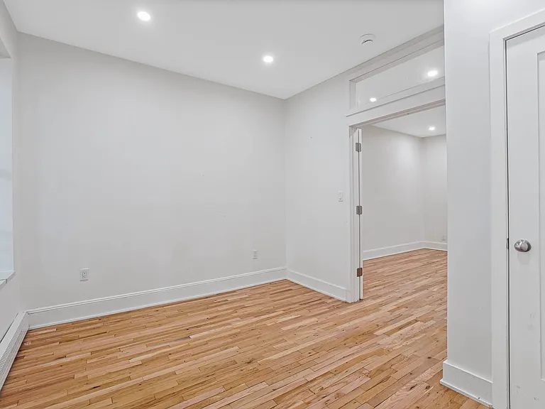 1821 Madison St #6 — Photo 8