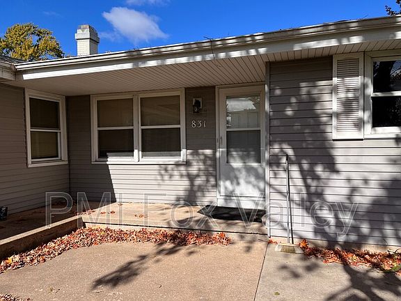 2nd image of 831 S Commercial St #831