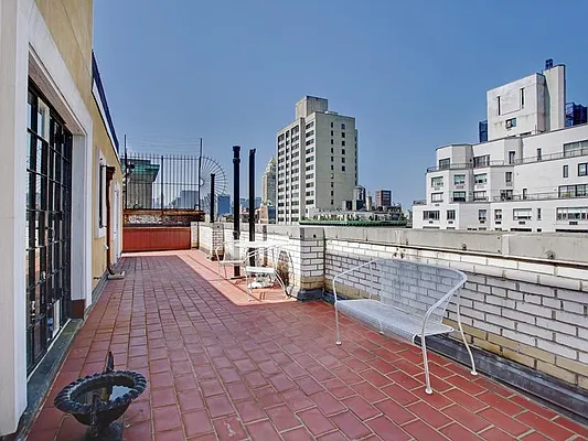 Sold by Sotheby's International Realty | media 11