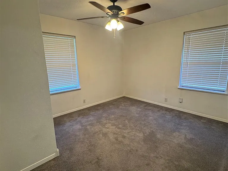 935 Creager St — Photo 17