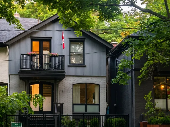 21 Hillcrest Ave, Toronto, ON M2N 7K2