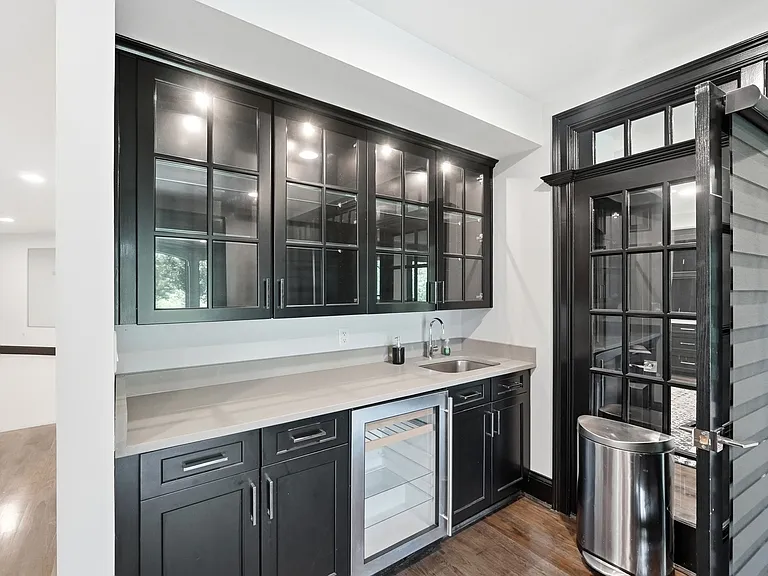 678 Canterbury Dr — Photo 35