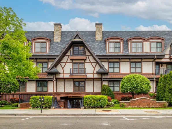 77 Maple Avenue #101, Rockville Centre, NY 11570