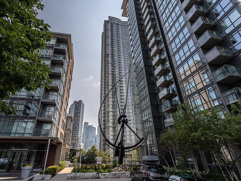 15 Fort York Blvd #710 — Photo 18