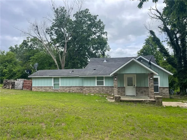 202 S Parrott Dr, Huntsville, AR 72740