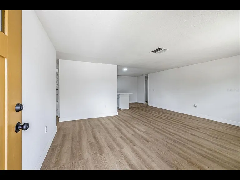 39252 Heights Ave — Photo 2