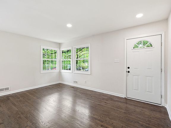 3rd image of 1118 Raynor St