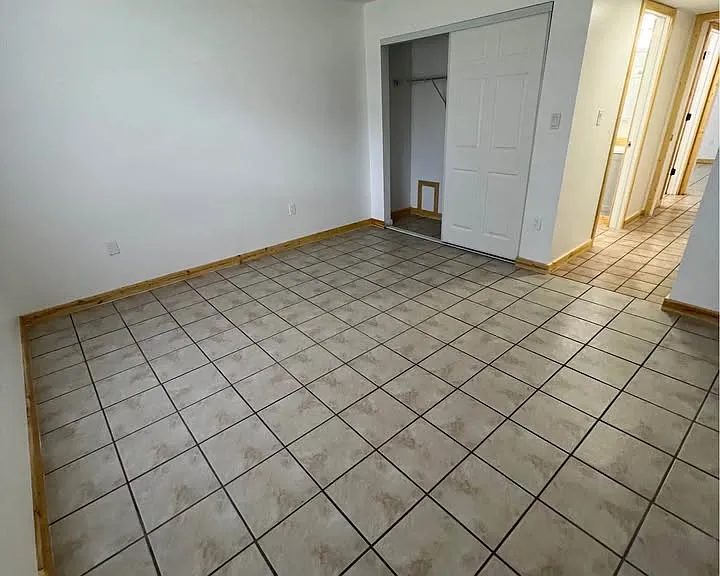 917 Royal Palm Dr — Photo 9