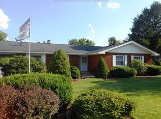 363 Highlawn Dr, Ripley, WV 25271