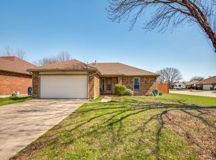 7000 Autumn Ln, Watauga, TX 76148