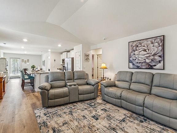 4th image of 745 Sterling Pl