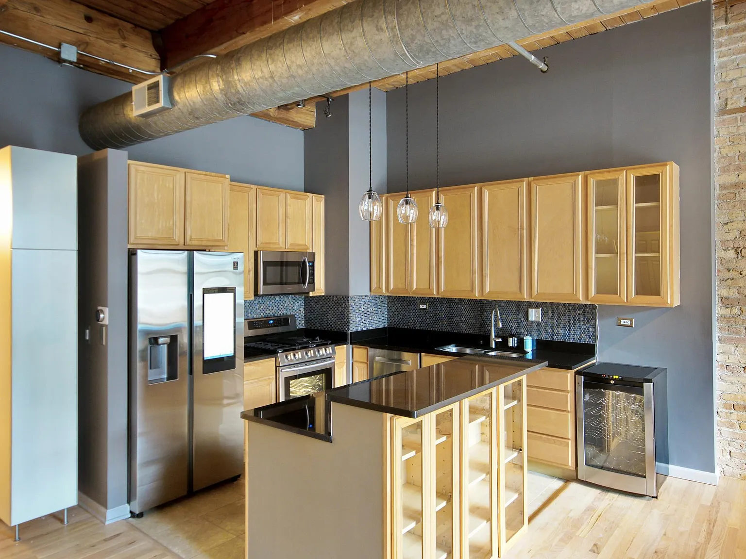 2 bed, 1500 sqft, $4,450 — Photo 2
