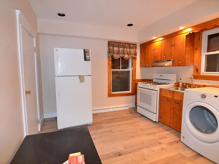 12 Wentworth St #1 — Photo 2