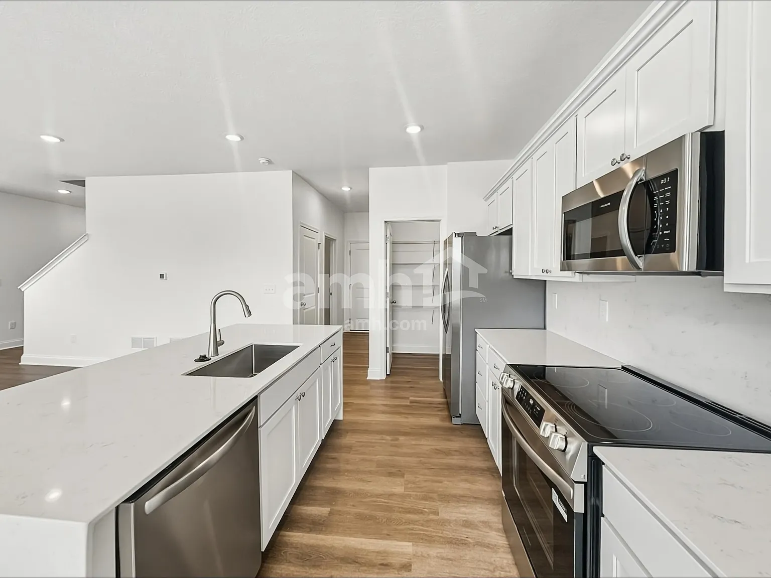 4 bed, 2.5 bath, 2018 sqft, $2,675 — Photo 4