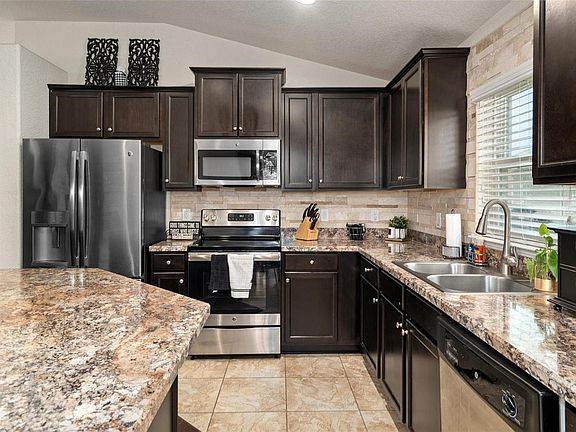 3rd image of 7009 Wirevine Dr