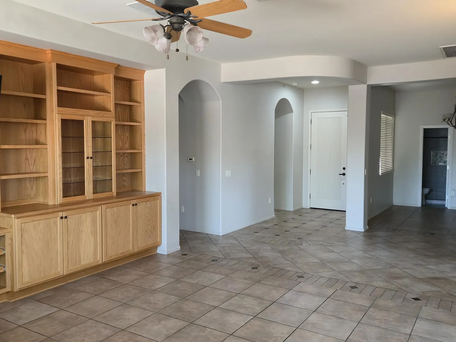 4 bed, 3.0 bath, 2135 sqft, $2,300 — Photo 4