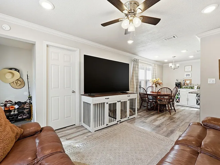 5327 Lexington Ave — Photo 8