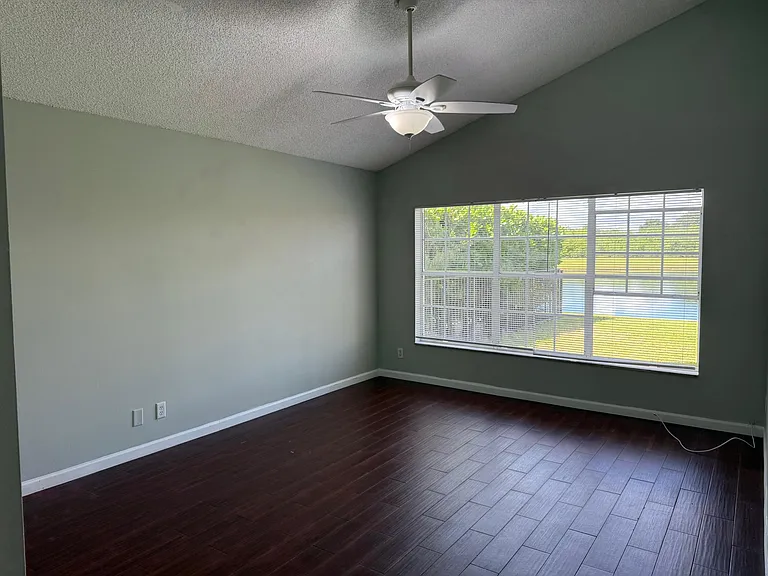 22492 Middletown Dr — Photo 10