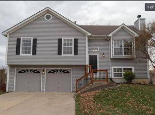 404 Allendale Ct, Greenwood, MO 64034